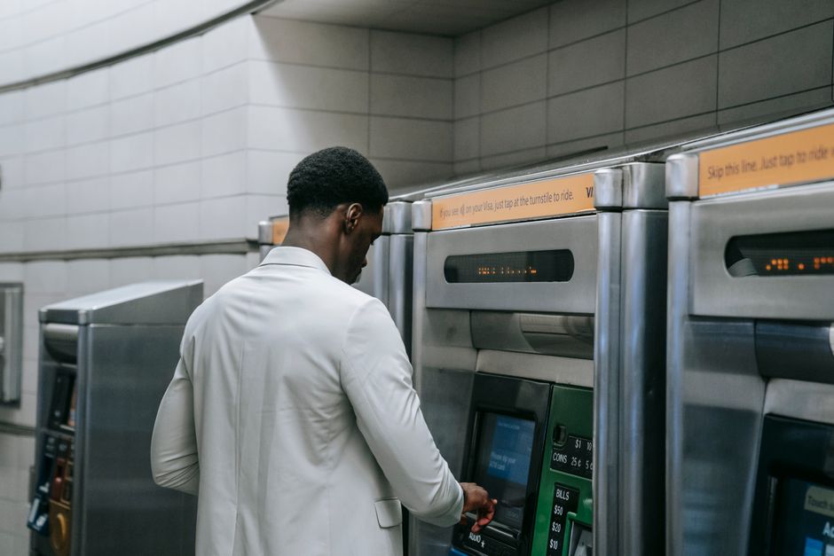 how to avoid ATM fees in college