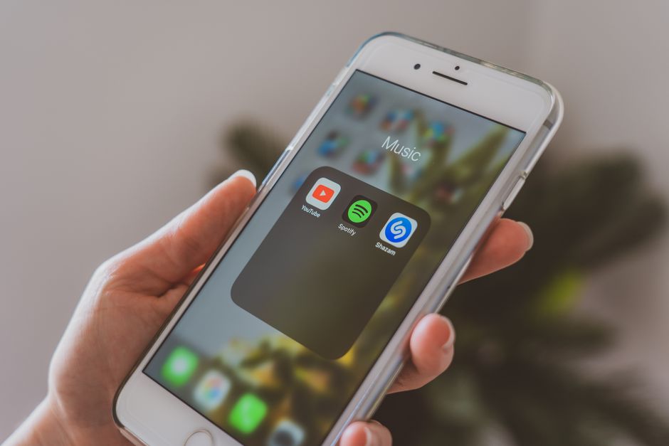 how to get Apple Music and Spotify free or cheap in college