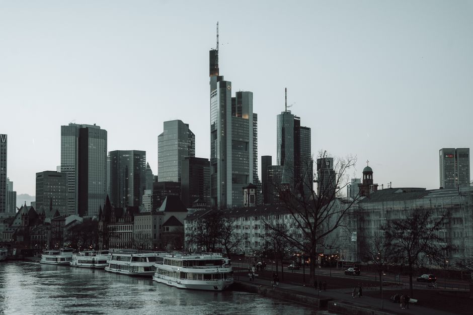 how to save money living in a big city as an intern