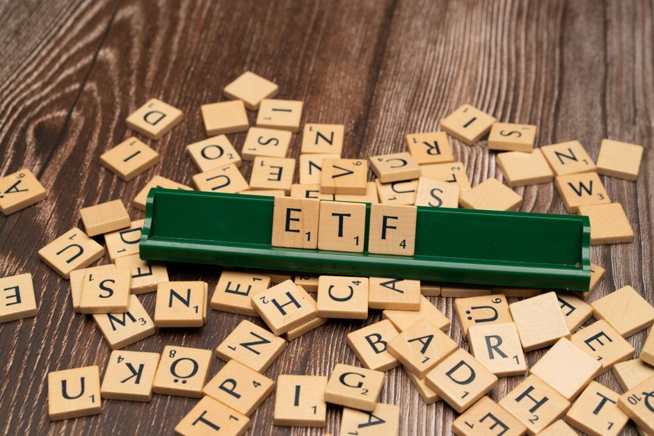 VOO vs VTI which ETF should beginners buy